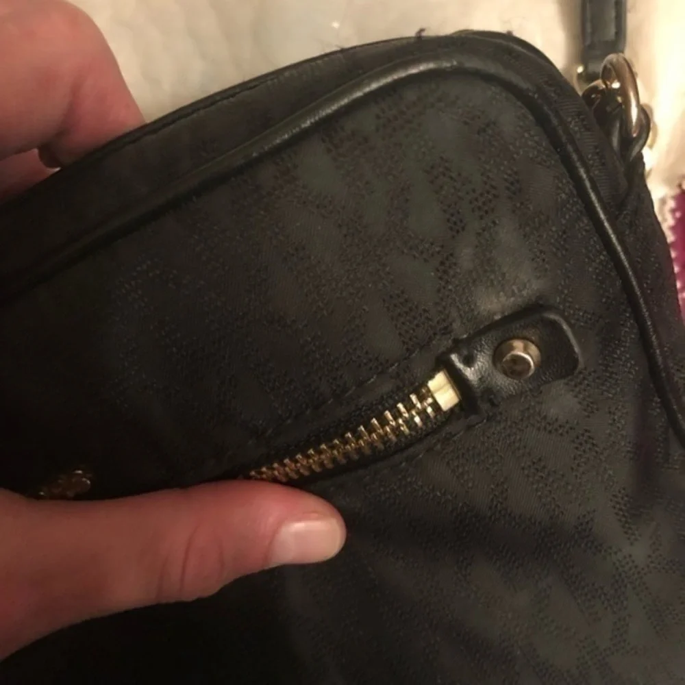 Michael kors signature mk messenger crossbody bag
